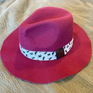 RARE Disneyland Paris Burgundy Fedora with Bambi black and white band
